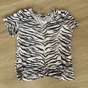 ** Rails Zebra Print VNeck T- Shirt Size Medium